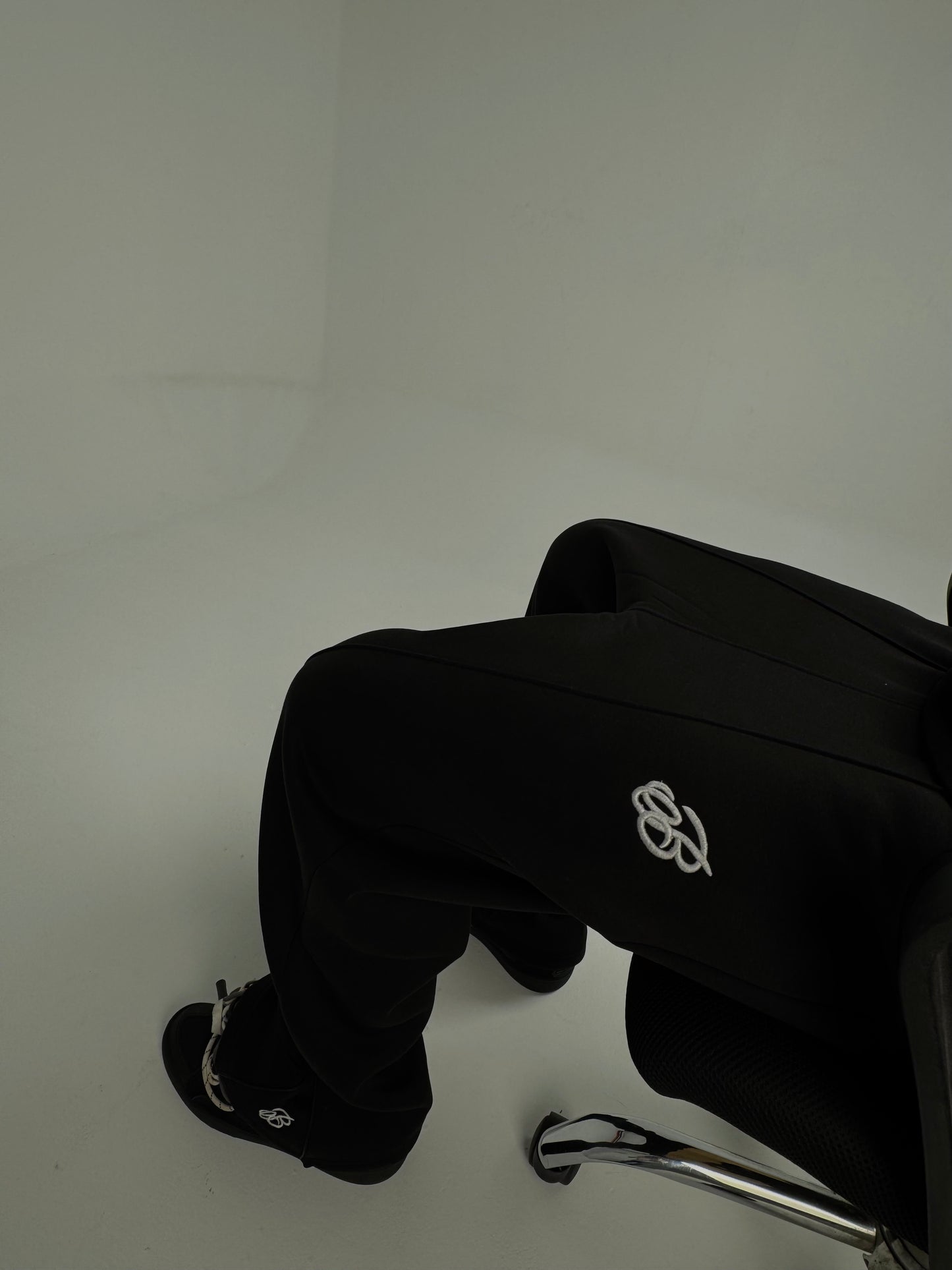 BLACK BAGGY SWEATPANTS