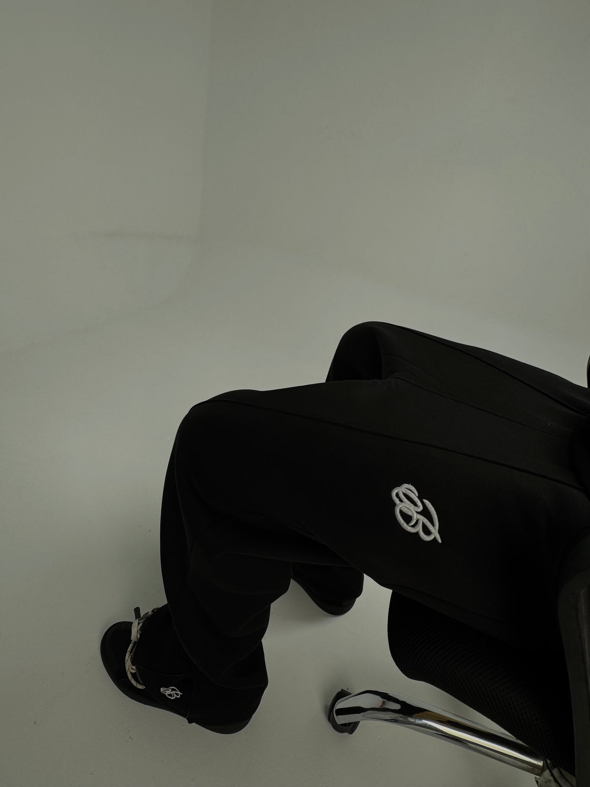 BLACK BAGGY SWEATPANTS
