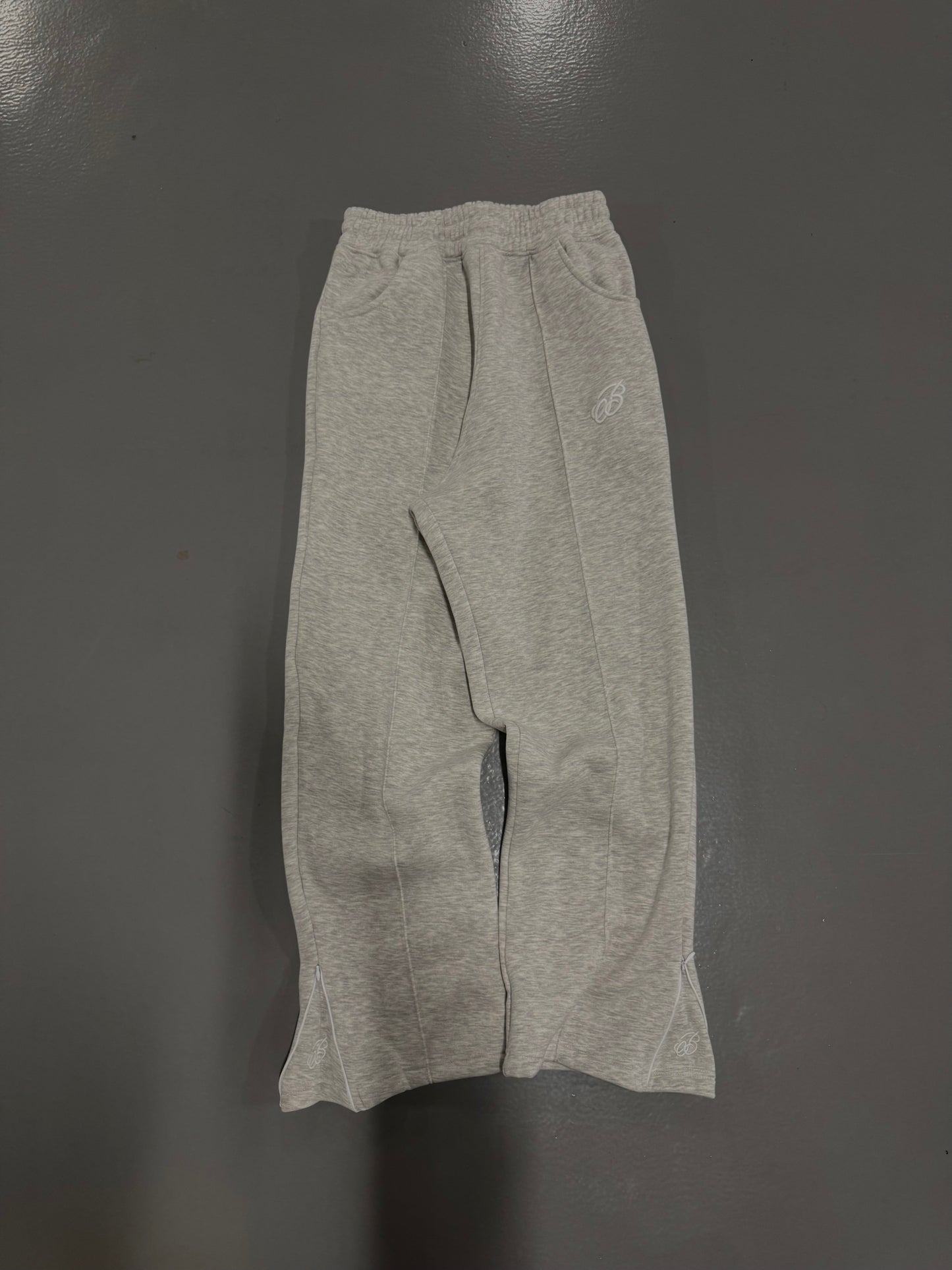 GRAY BAGGY SWAETPANTS