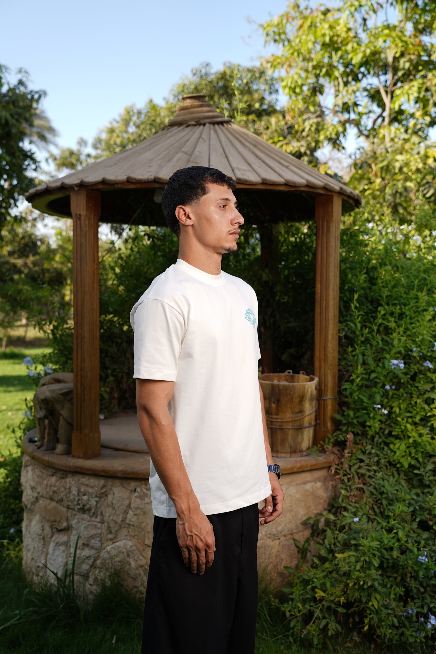 WHITE T-SHIRT (V)